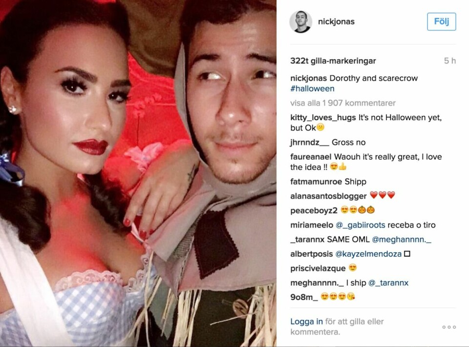 Nick Jonas och Demi Lovato som Dorothy och fågelskrämman i Trollkarlen från Oz.
