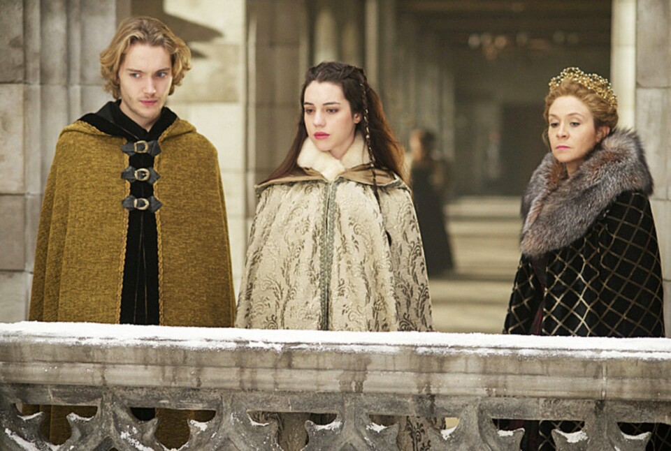 13. ReignMary ''the Queen of Scots'' åker tillsammans med sina fyra hovdamer till Frankrike som 15-åring för att gifta sig med Frankrikes prins. För att överleva och skydda sitt land tar många intriger plats under seriens gång. Tre av säsongerna finns på Netflix.