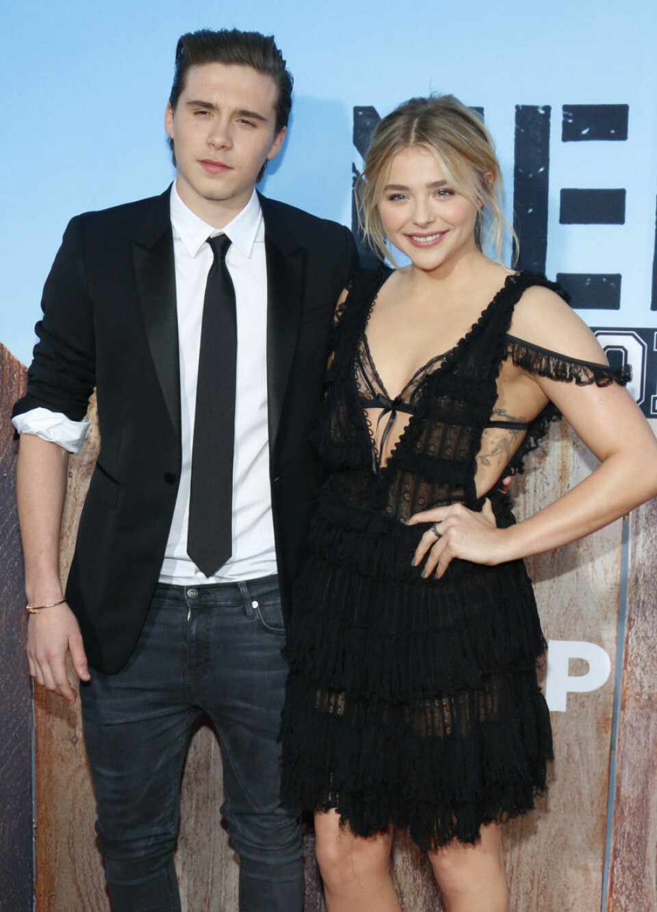 Brooklyn Beckham och Chloë Grace Moretz Det var under augusti förra året som kändissonen och skådespelerskan gjorde slut men i maj i år började de ses igen. Samtidigt hade Brooklyn även en fling med sångerskan Madison Beer, dock har han påpekat att det aldrig var seriöst. Under sommaren lade paret till varandra på Instagram igen och postade även bilder på varandra. Idag är de återigen ett par.