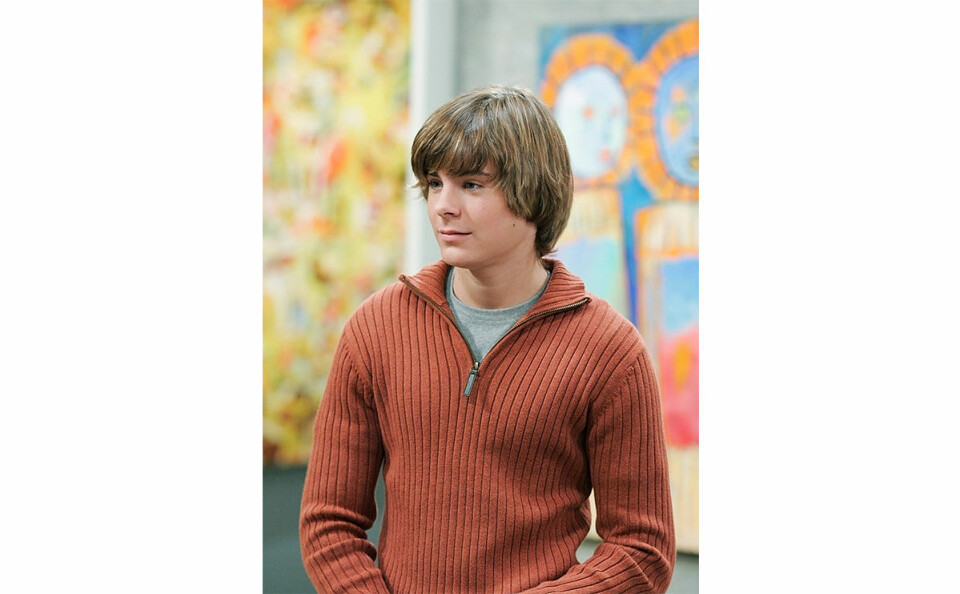 2006: Precis efter att första High School Musical har kommit ut, spelar Zac Efron i Disney Channel-serien The Suite Life Of Zack & Cody.