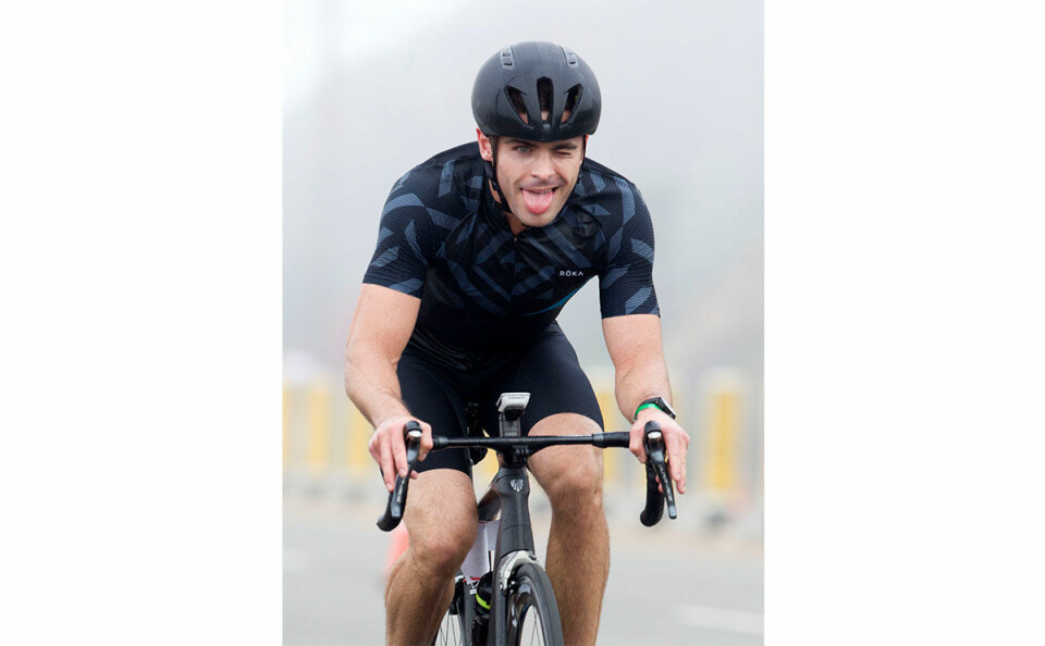 2016: Zac deltar i ett triathlon-lopp i Los Angeles för att samla in pengar till ett barnsjukhus i Kalifornien.