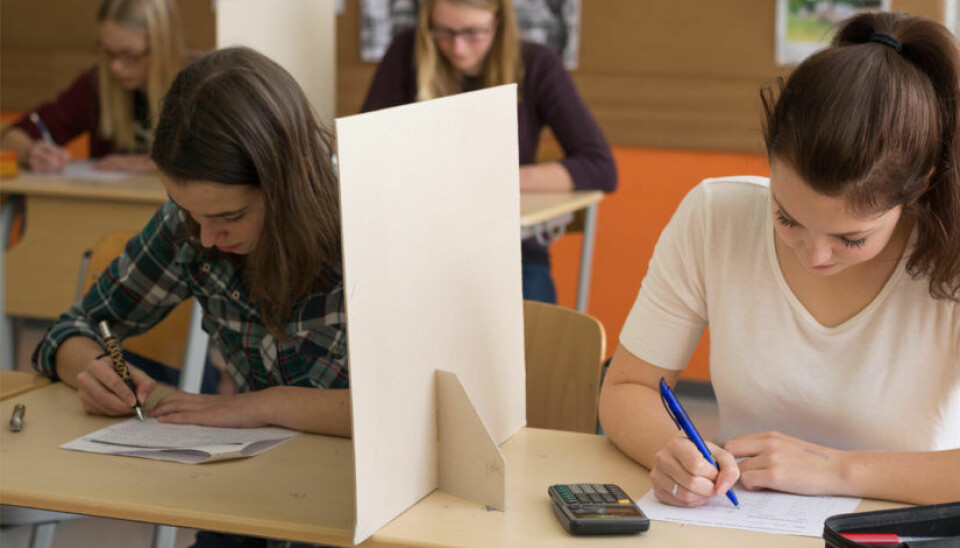 Skolan: 'Eleverna ska ta med egna pennor och miniräknare'