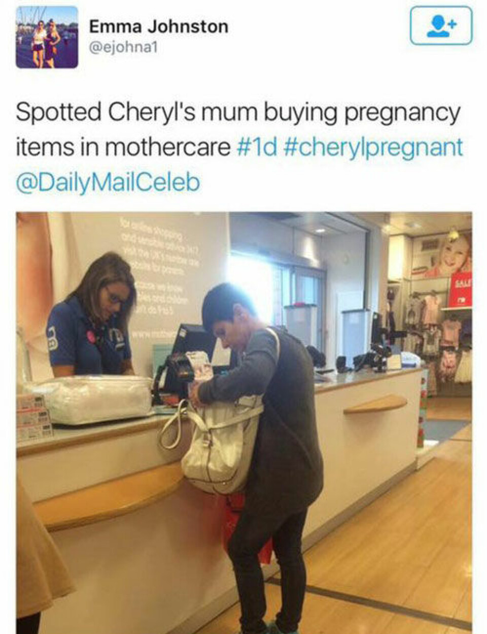 Ett fan såg Cheryl’s mamma i en butik för blivande föräldrar. Ett fan såg Cheryl’s mamma i en butik för blivande föräldrar.