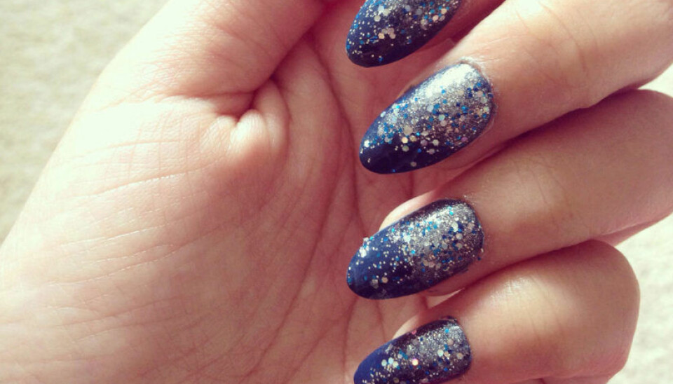 Hack: Så målar du glitternagellack – på rätt sätt