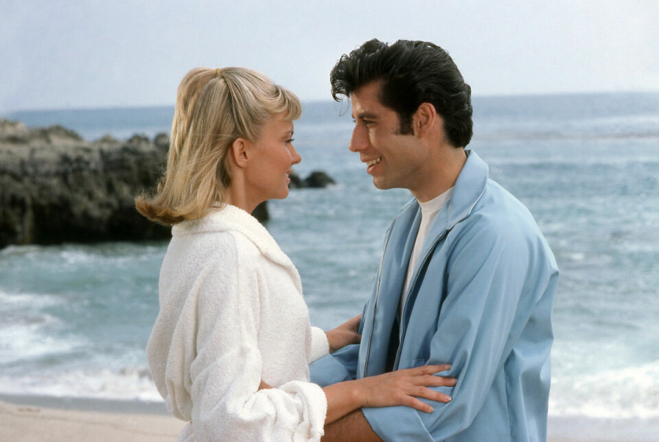 Grease (1978)Handlar om Sandy och Danny som blir kära i varandra under en sommar. De upptäcker sedan att de går i samma skola och är två helt olika personer. Kommer deras kärlek att fungera?
