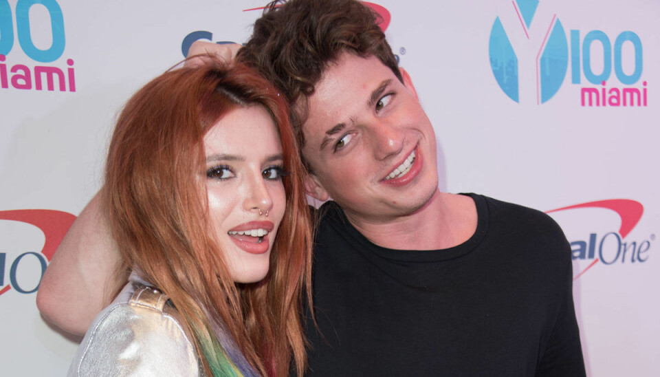Charlie Puth anklagar Bella Thorne för att ha varit otrogen mot Tyler Posey