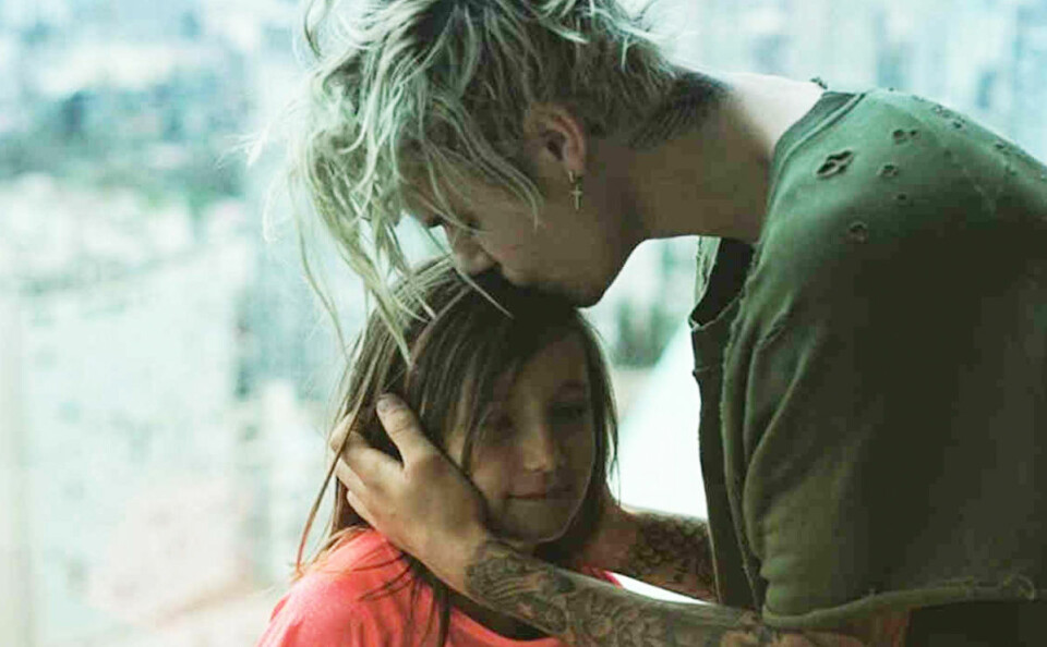 Justin Biebers lillasyster startar Youtube-kanal – se videon här