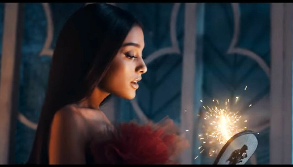 Nu är Ariana Grande och John Legends musikvideo här