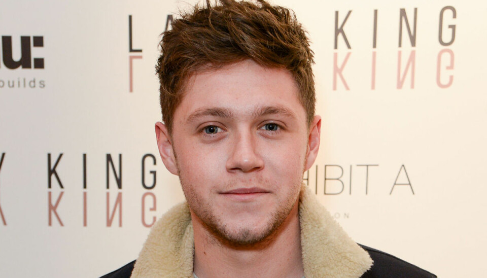 Niall Horan på Disneyland med okänd tjej