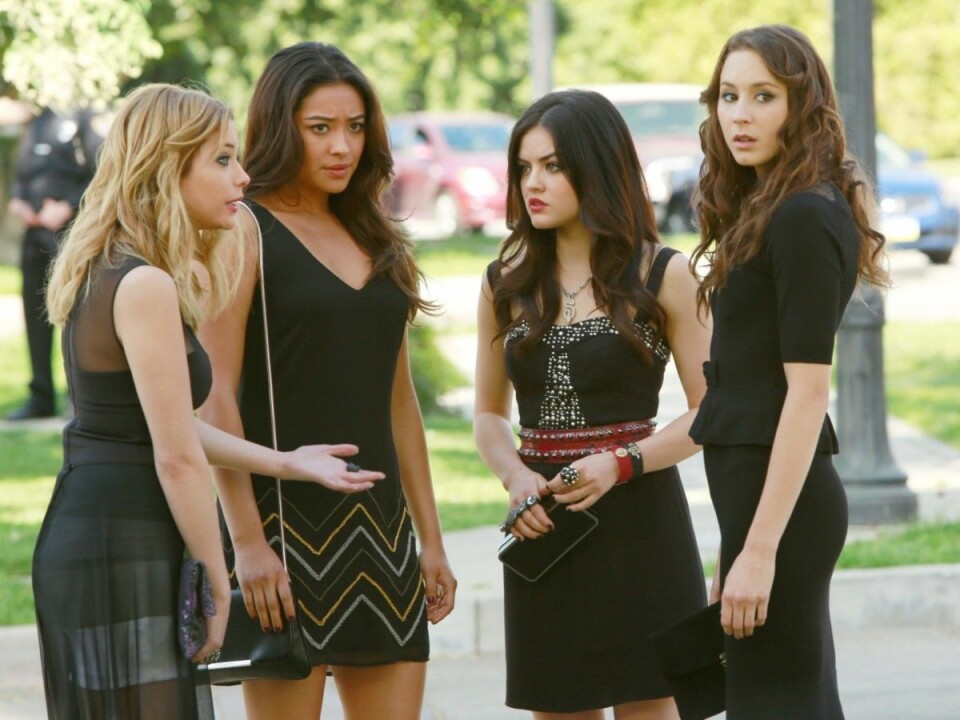 Shay Mitchell, Troian Bellisario och Sasha Pieterse är öppna för en PLL-film. Shay Mitchell, Troian Bellisario och Sasha Pieterse är öppna för en PLL-film.