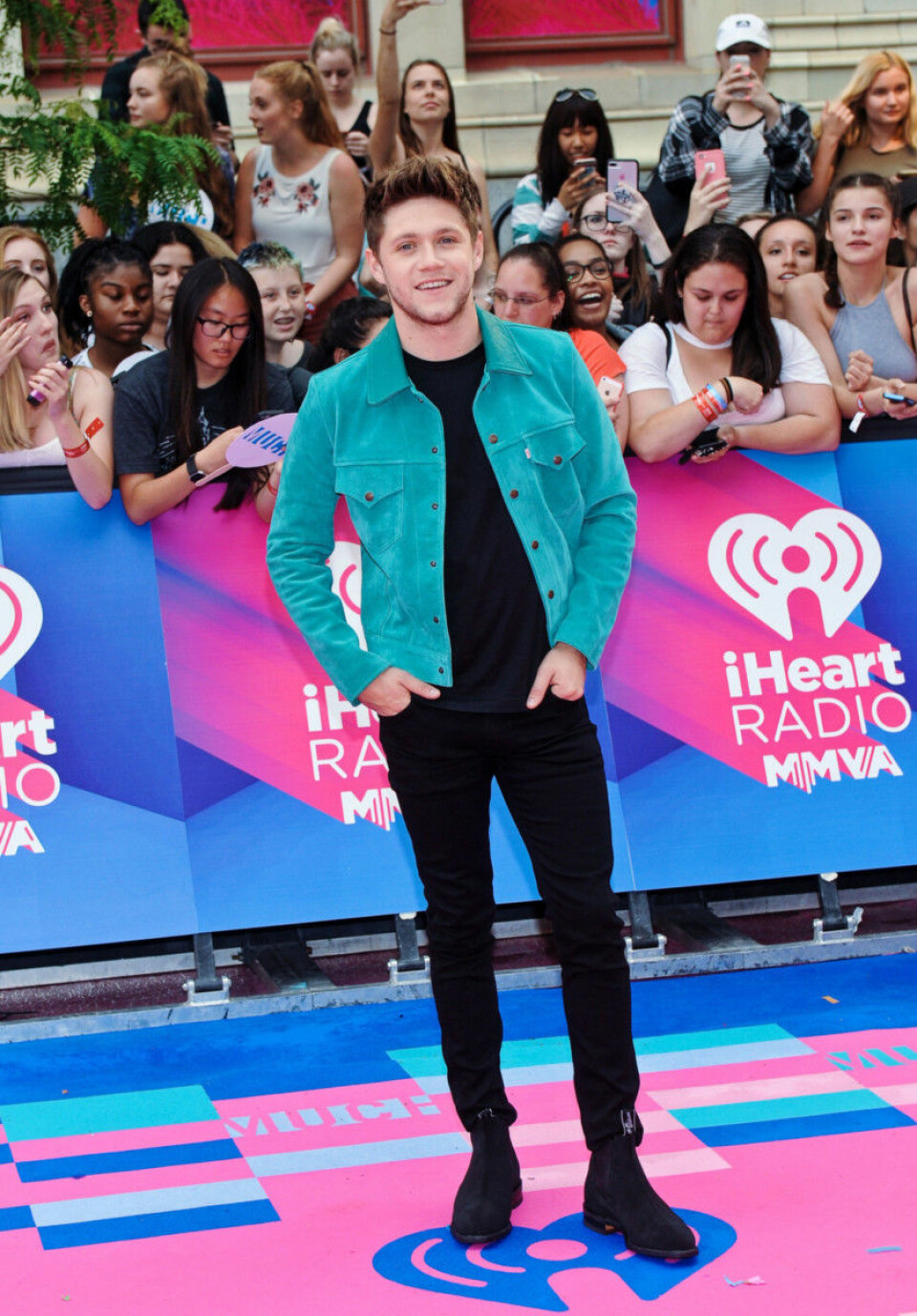 Niall anländer till iHeartRadio MuchMusic Video Awards 2017. Niall anländer till iHeartRadio MuchMusic Video Awards 2017.