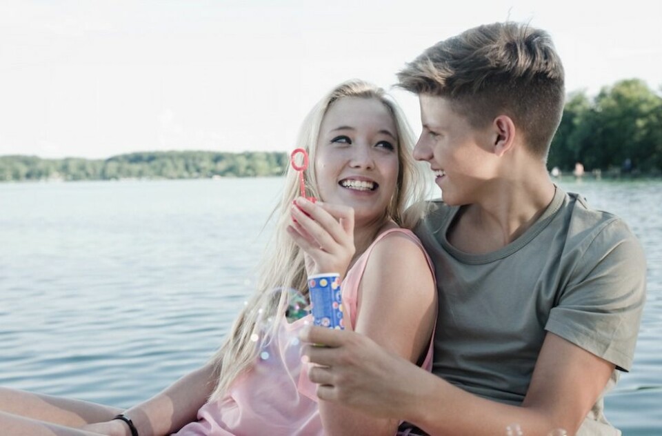 8. Flörta okontrollerat med flera personer som du sedan aldrig träffar igen.