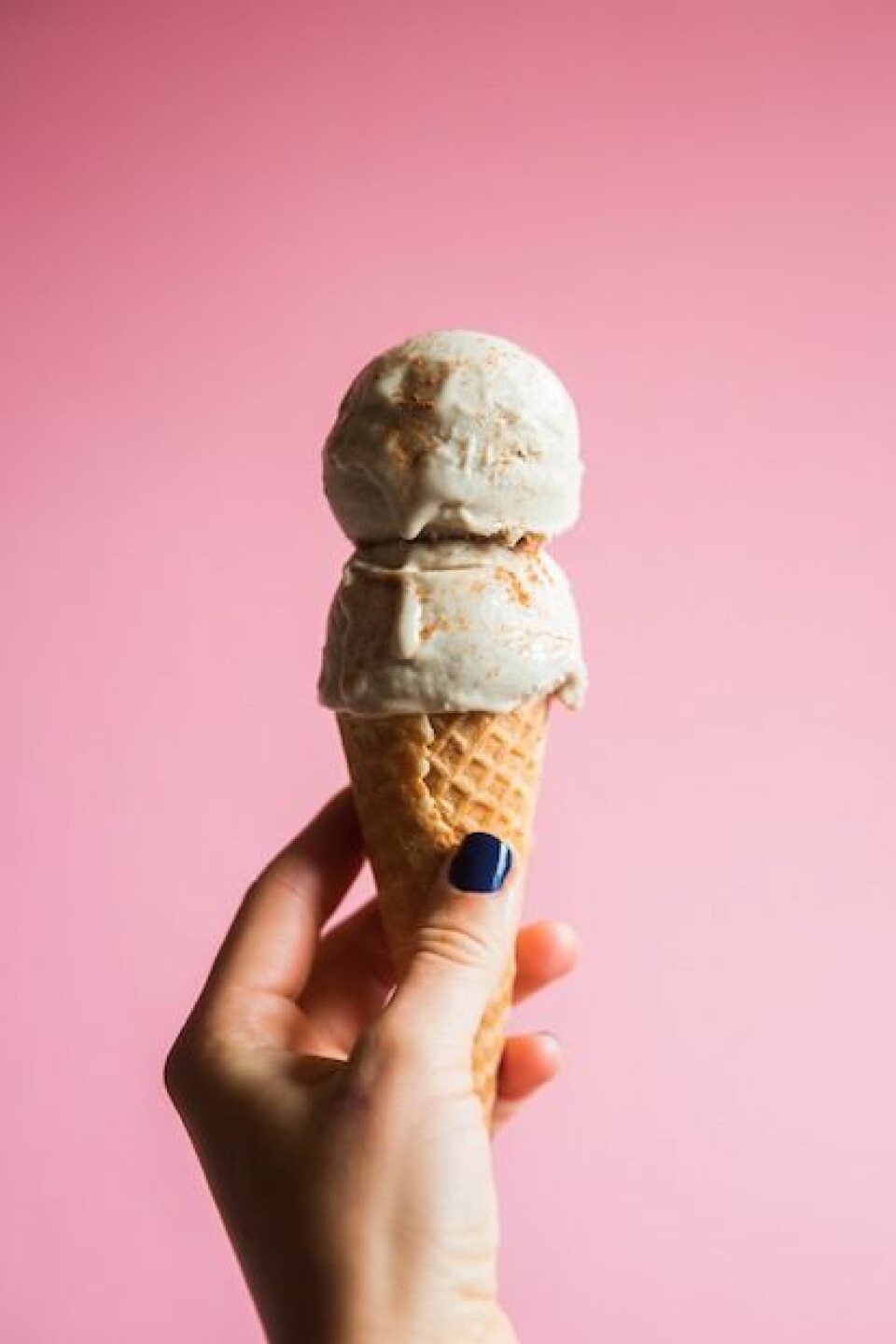 28. Gör din egen glass genom att köpa en liten glassmaskin (det finns billiga för runt hundralappen) och svalka dig i värmen.