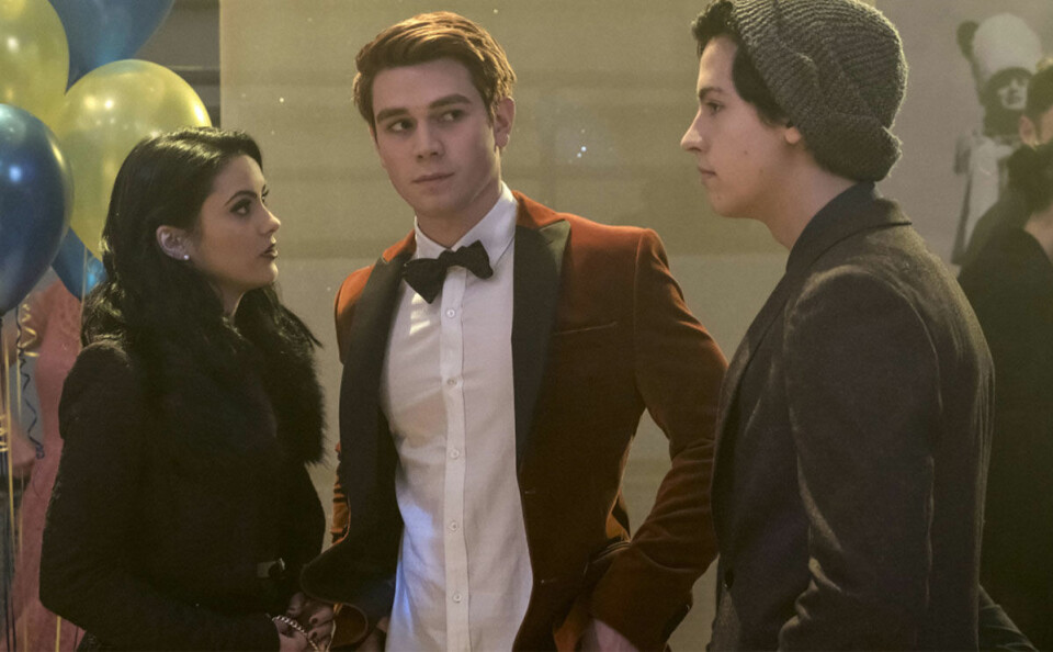 KJ Apa har råkat ut för en bilolycka då han somnade vid ratten. KJ Apa har råkat ut för en bilolycka då han somnade vid ratten.