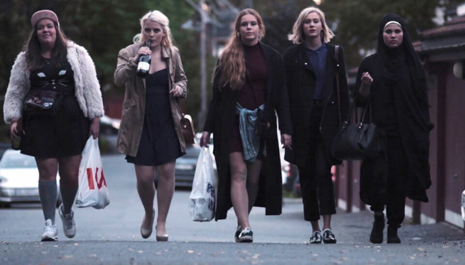 Nu kommer Skam som bokserie – bjuder på massa extramaterial