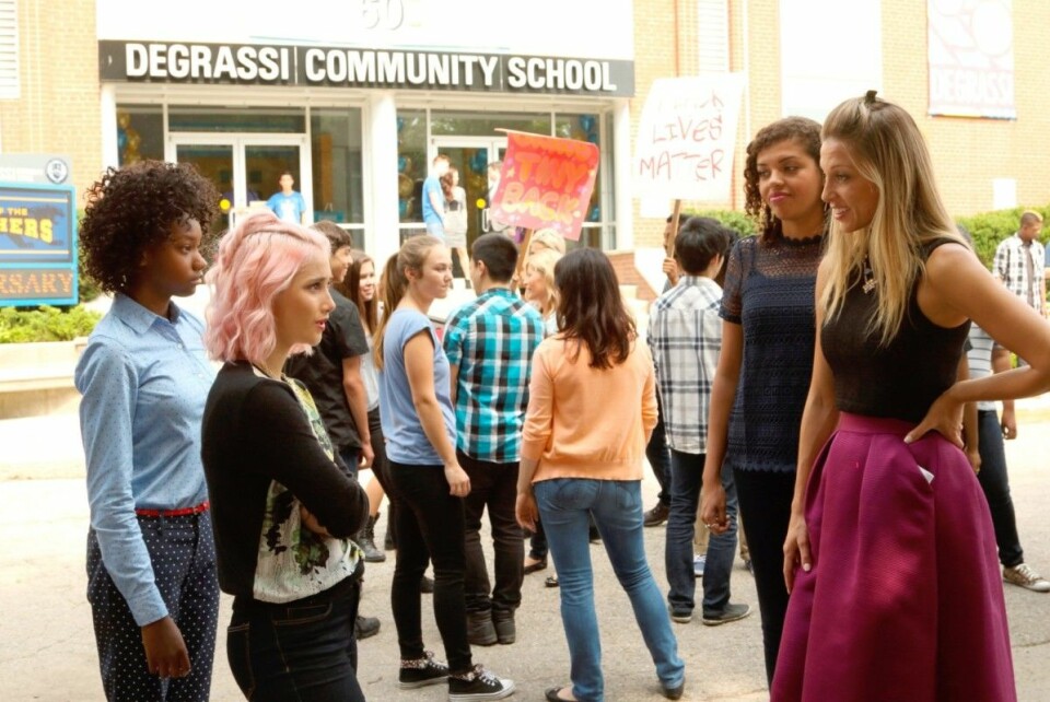 Degrassi: next classI tv-serien Degrassi får vi följa ett antal studenter som går i skolan Degrassi community school. Serien tar upp saker som psykisk ohälsa, rasism, feminism och näthat.Antal säsonger: 4
