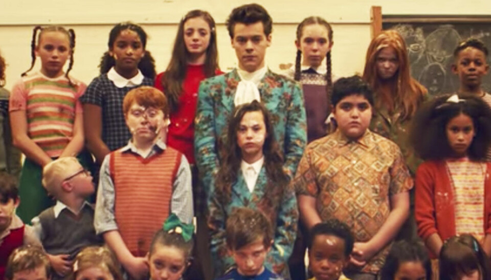 Tårtkrig, mini-Harrys och hundar – Harry Styles nya musikvideo är här!