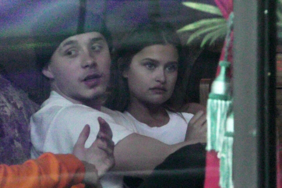 Efter uppbrottet från Chloe Grace Moretz – här kysser Brooklyn Beckham en ny tjej