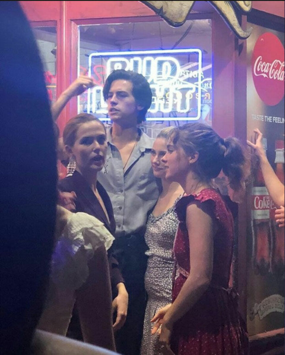 Lili Reinhart svarar på ryktet om att hon är gravid
