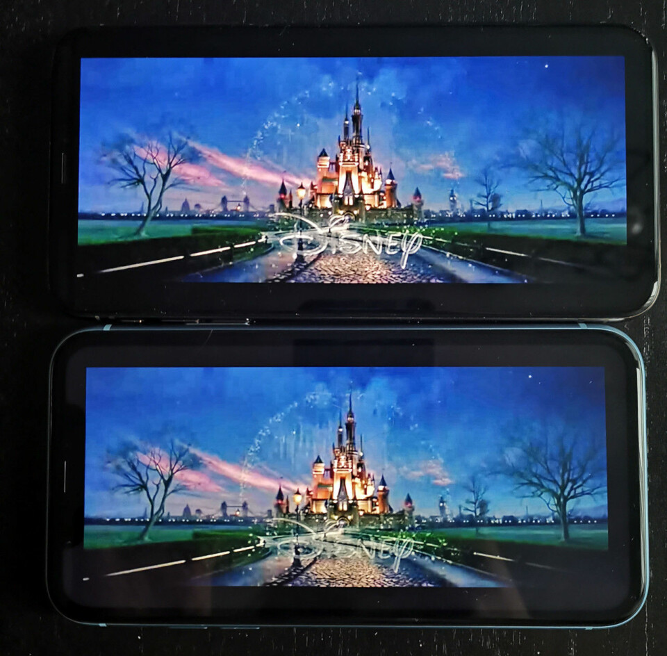 Den övre bilden är Iphone XS och den undre är Iphone XR. Den övre bilden är Iphone XS och den undre är Iphone XR.