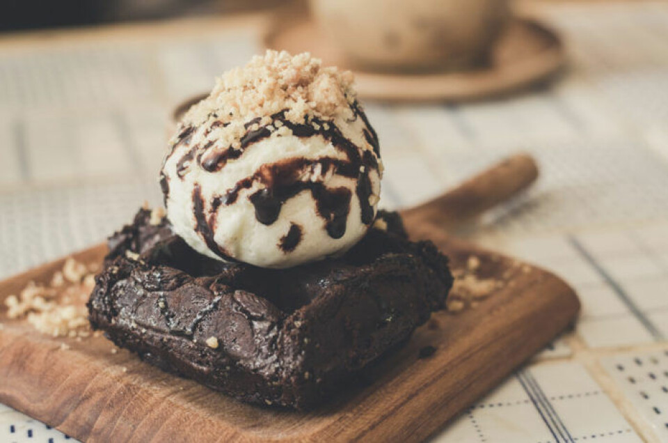Skorpionen är varm och kall, vilket avspeglar sig i desserten varm brownie och glass. Skorpionen är varm och kall, vilket avspeglar sig i desserten varm brownie och glass.
