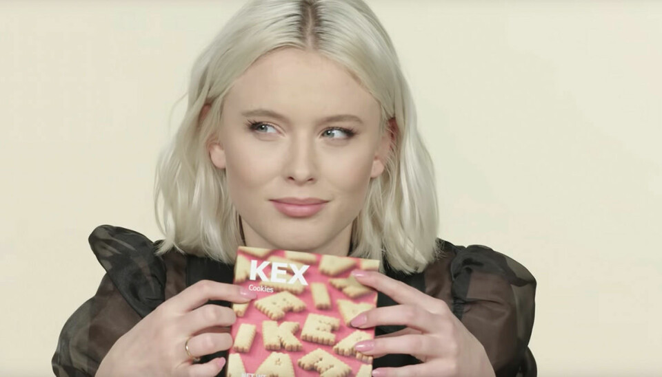 Zara Larsson förklarar svenska maträtter för sina amerikanska fans