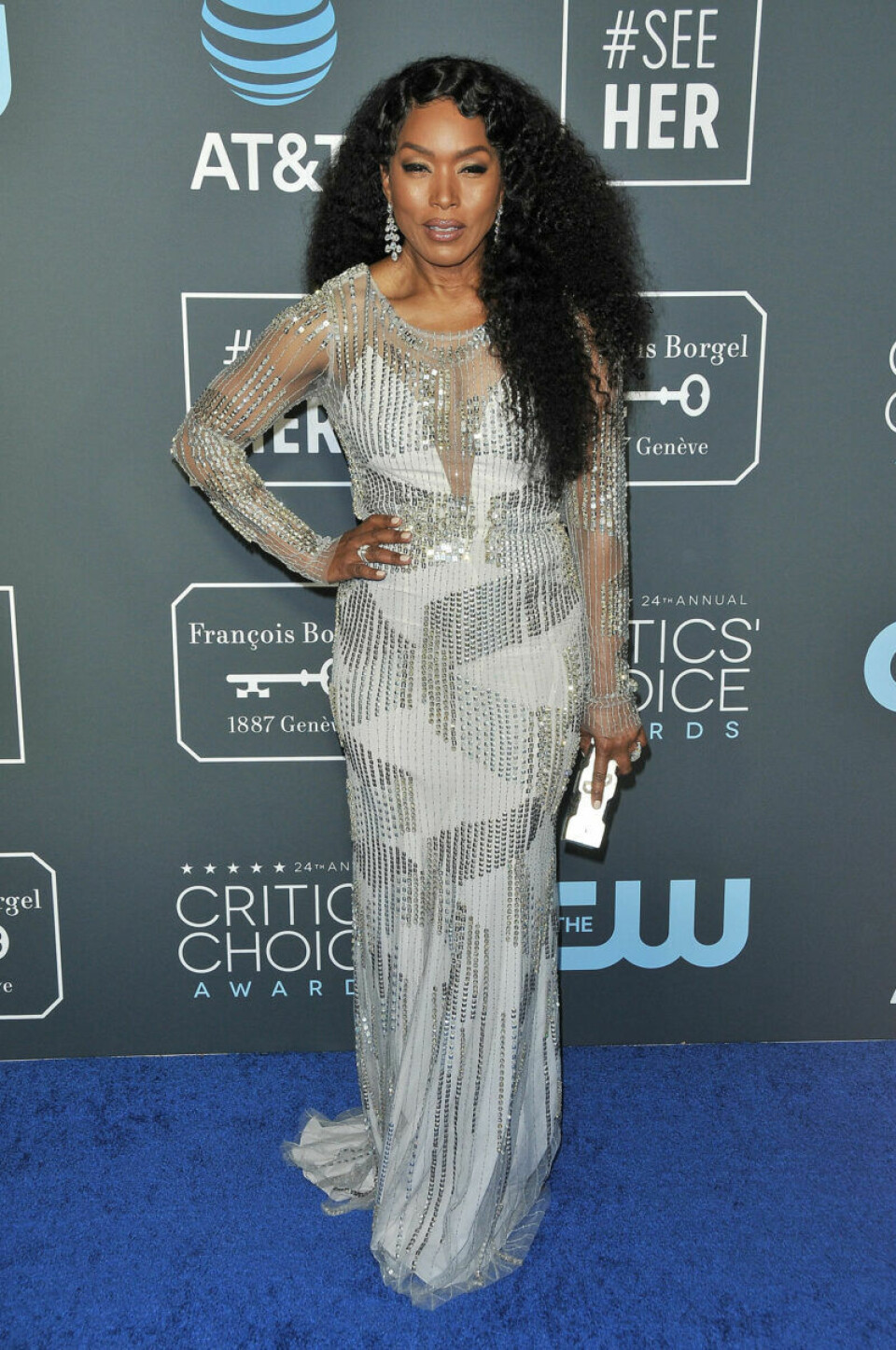 Angela Bassett på blå mattan. Angela Bassett på blå mattan.