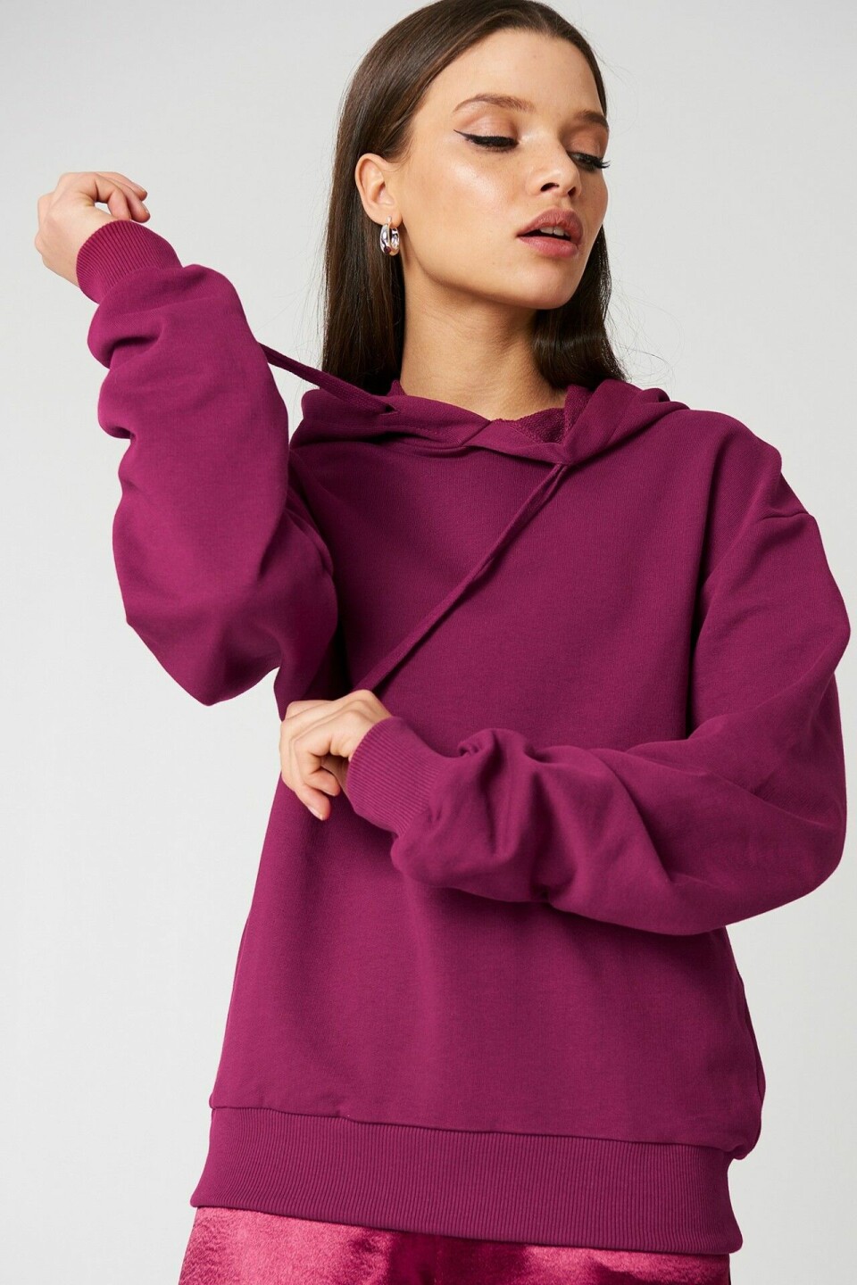 Våga färg! 10 trendiga hoodies som lyfter din outfit