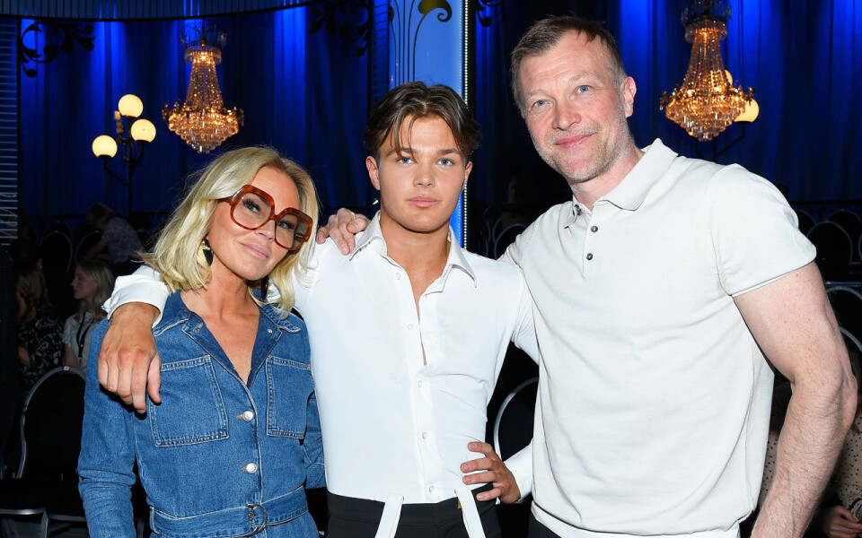 Lance tillsammans med sin mamma Magdalena och pappa Magnus. Lance tillsammans med sin mamma Magdalena och pappa Magnus.