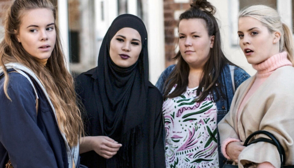 Här kan du se nya Skam – på tre olika språk