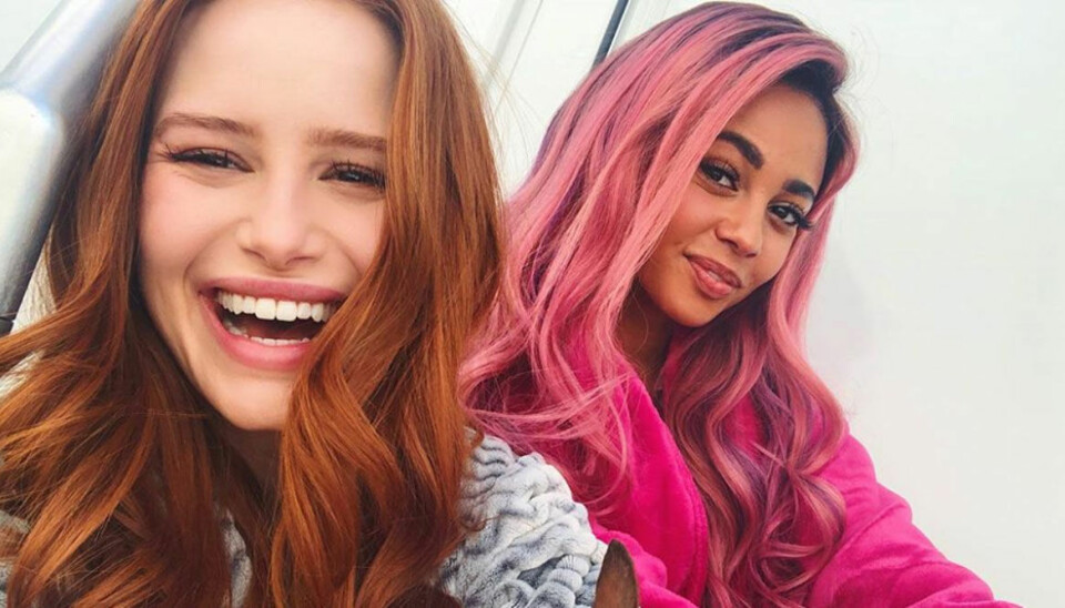 Se skådisarnas behind the scenes-bilder från Riverdale säsong 4