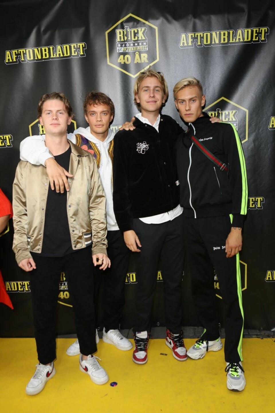 Hov1 med Axel Liljefors Jansson, Noel Flike, Dante Lindhe och Ludwig Kronstrand. Hov1 med Axel Liljefors Jansson, Noel Flike, Dante Lindhe och Ludwig Kronstrand.