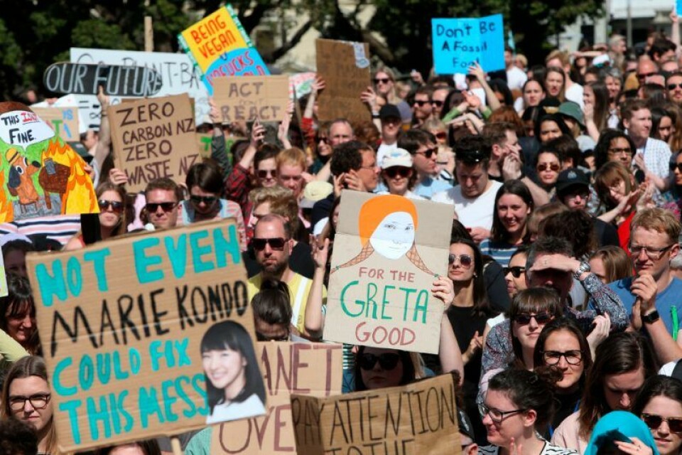 I Nya Zeeland ska cirka 170 000 personer ha deltagit i strejken, vilket motsvarar omkring 3,5 procent av hemlandets population. I Nya Zeeland ska cirka 170 000 personer ha deltagit i strejken, vilket motsvarar omkring 3,5 procent av hemlandets population.
