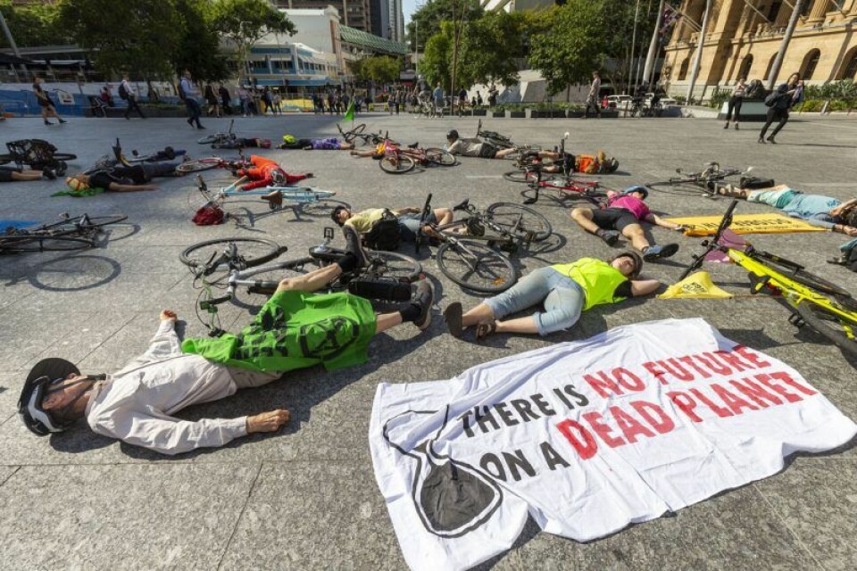 En så kallad ”die in” vid klimatdemonstrationen i Brisbane, Australien. En så kallad ”die in” vid klimatdemonstrationen i Brisbane, Australien.