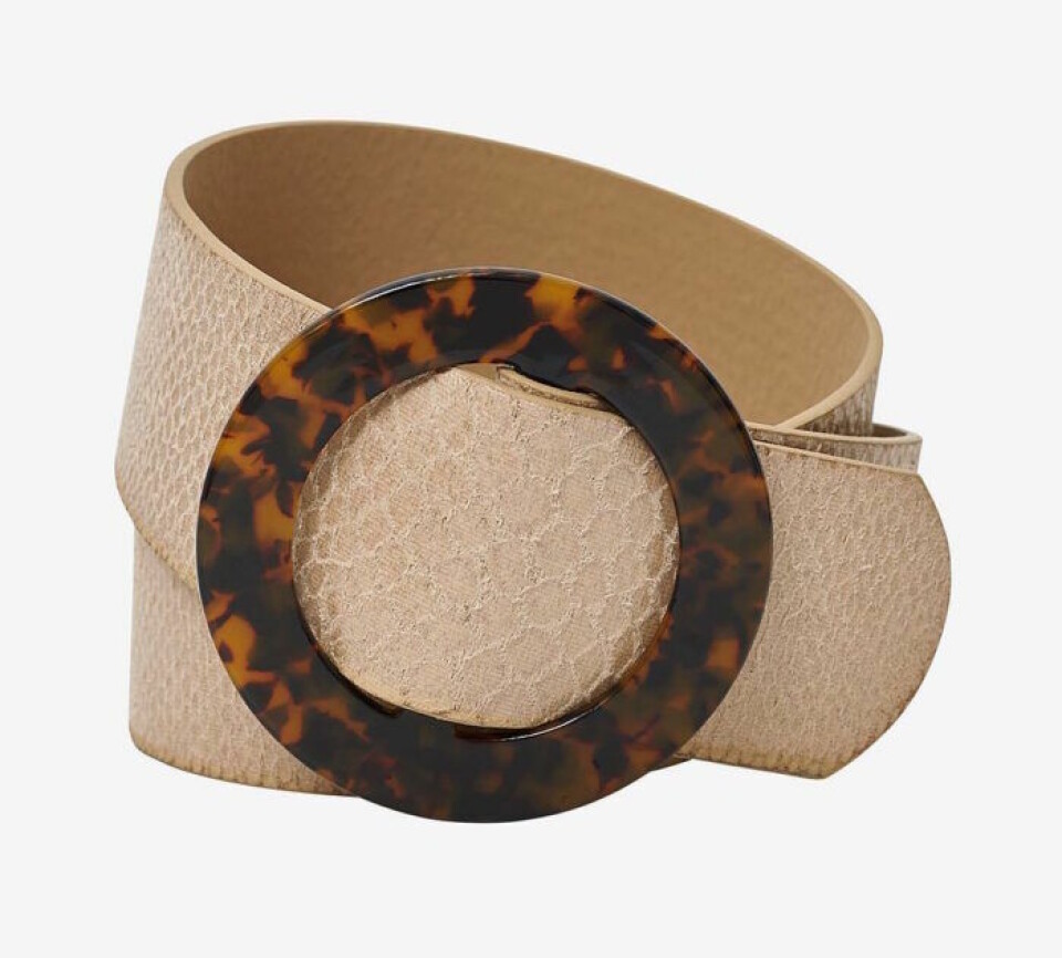 Från diadem till väskor – 30 trendiga accessoarer i butik