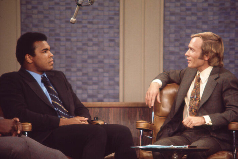 Boxaren Muhammed Ali tillsammans med programledaren Dick Cavett. Boxaren Muhammed Ali tillsammans med programledaren Dick Cavett.