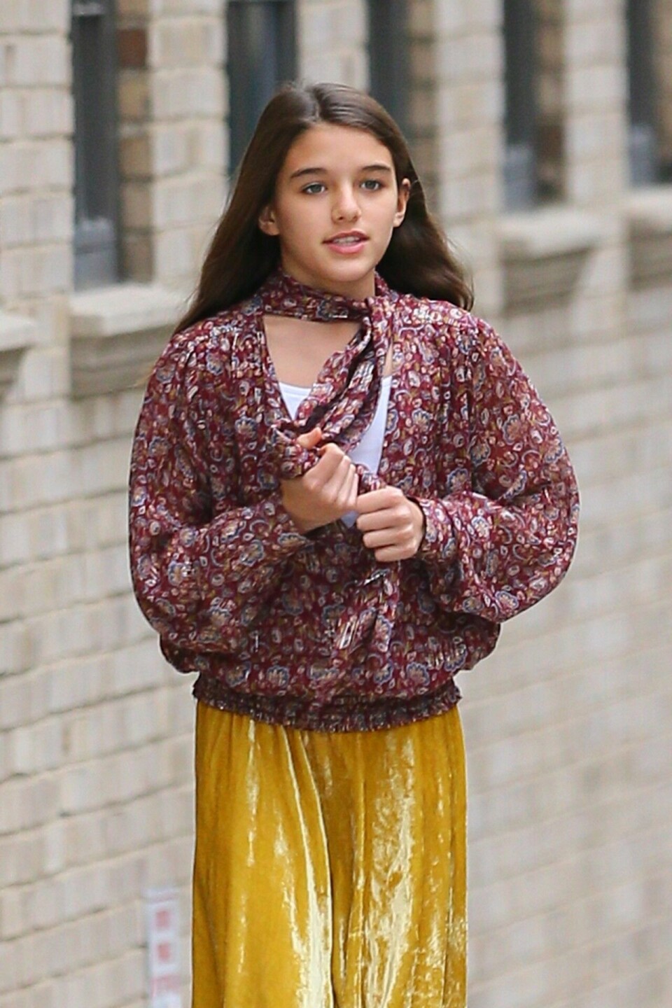 Sure Cruise är dotter till Tom Cruise och Katie Holmes. I dag är hon 13 år gammal. Sure Cruise är dotter till Tom Cruise och Katie Holmes. I dag är hon 13 år gammal.