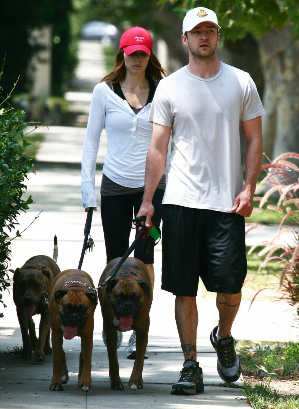 Justin Timberlake och Jessica Biel på hundpromenad. Justin Timberlake och Jessica Biel på hundpromenad.