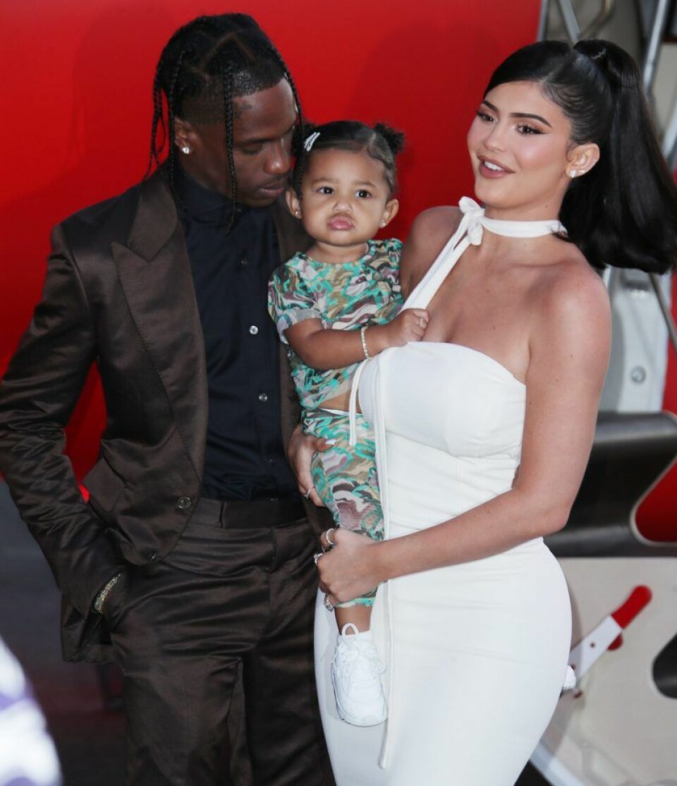 Travis Scott och Kylie Jenner tillsammans med dottern Stormi. Travis Scott och Kylie Jenner tillsammans med dottern Stormi.