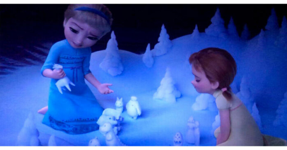 Anna och Elsa leker med sina Disneykolleger i Frost 2. Anna och Elsa leker med sina Disneykolleger i Frost 2.
