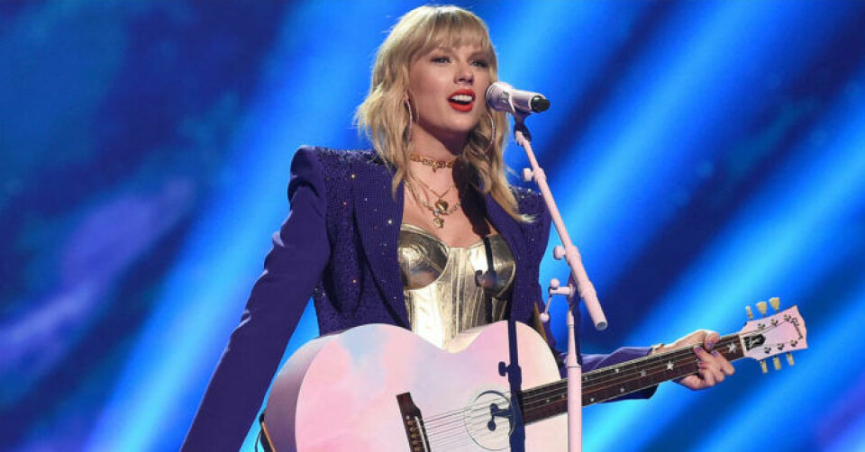 Taylor Swift lyssnar nu för tiden mindre på bruset och fokuserar istället på sig själv och sina mål. Taylor Swift lyssnar nu för tiden mindre på bruset och fokuserar istället på sig själv och sina mål.
