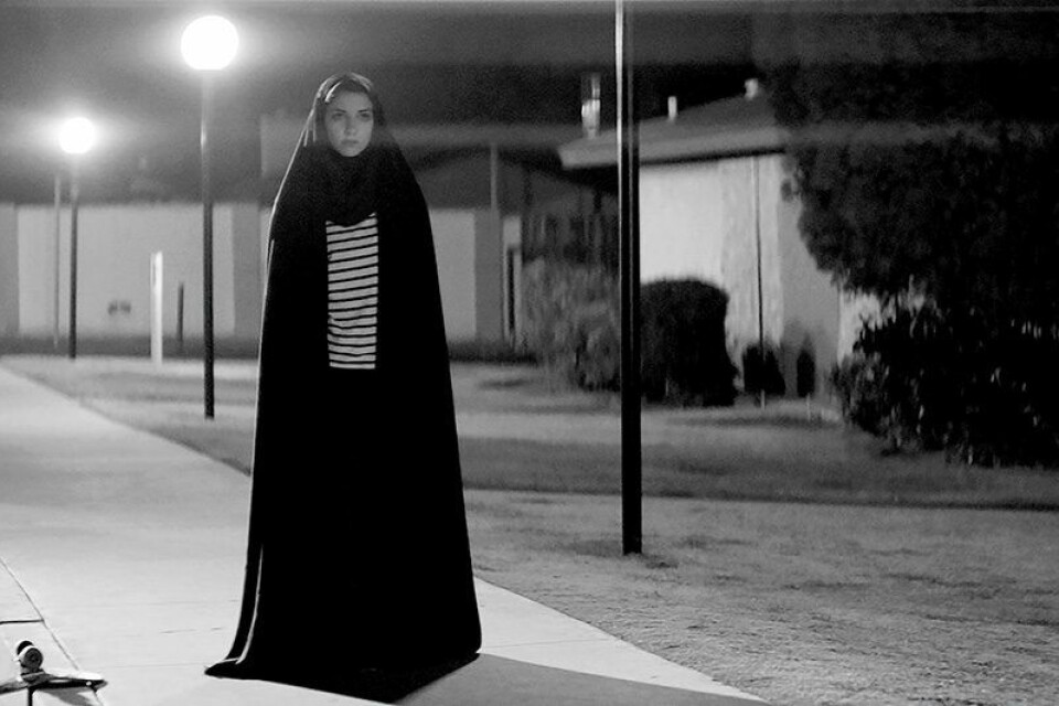 Sheila Vand spelar huvudrollen i A Girl Walks Home Alone at Night. Sheila Vand spelar huvudrollen i A Girl Walks Home Alone at Night.