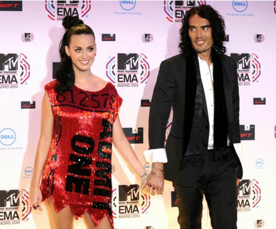 Russel Brand blev bortskämd av Katy Perry på alla hjärtans dag. Russel Brand blev bortskämd av Katy Perry på alla hjärtans dag.