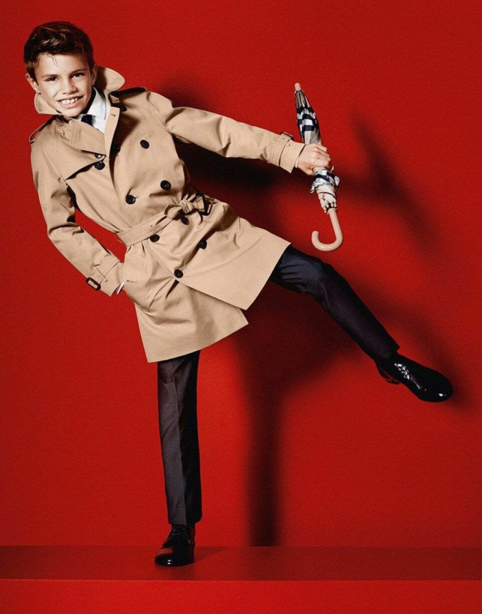 Romeo Beckham drog in storkovan efter att ha varit ansiktet utåt i Burberrys julkampanj 2012. Romeo Beckham drog in storkovan efter att ha varit ansiktet utåt i Burberrys julkampanj 2012.