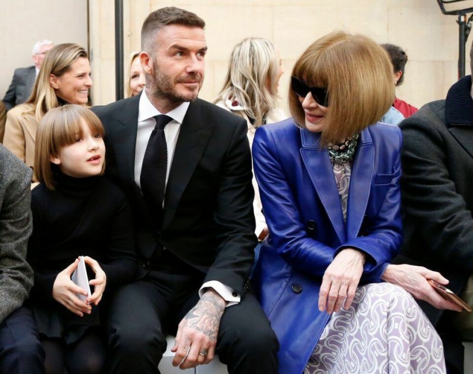 Harper Beckham tillsammans med pappa David och Vogues chefsredaktör Anna Wintour under London Fashion week 2019. Harper Beckham tillsammans med pappa David och Vogues chefsredaktör Anna Wintour under London Fashion week 2019.