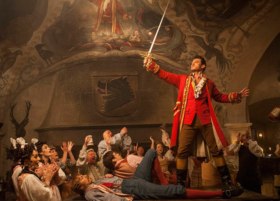 Ingen slåss som Gaston, släcker bloss som Gaston, han är alltid på bettet förstås vår Gaston! Ingen slåss som Gaston, släcker bloss som Gaston, han är alltid på bettet förstås vår Gaston!