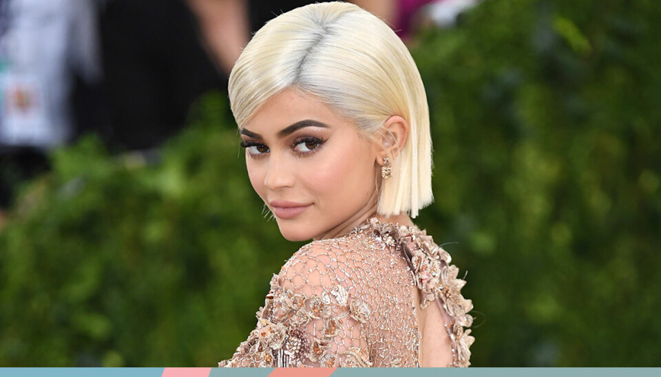 Se Kylie Jenners naturliga frisyr i hemmakarantänen