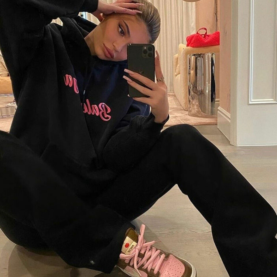 Kylie Jenner ger kroppen en nystart under tiden hon sitter i hemmakarantän. Kylie Jenner ger kroppen en nystart under tiden hon sitter i hemmakarantän.
