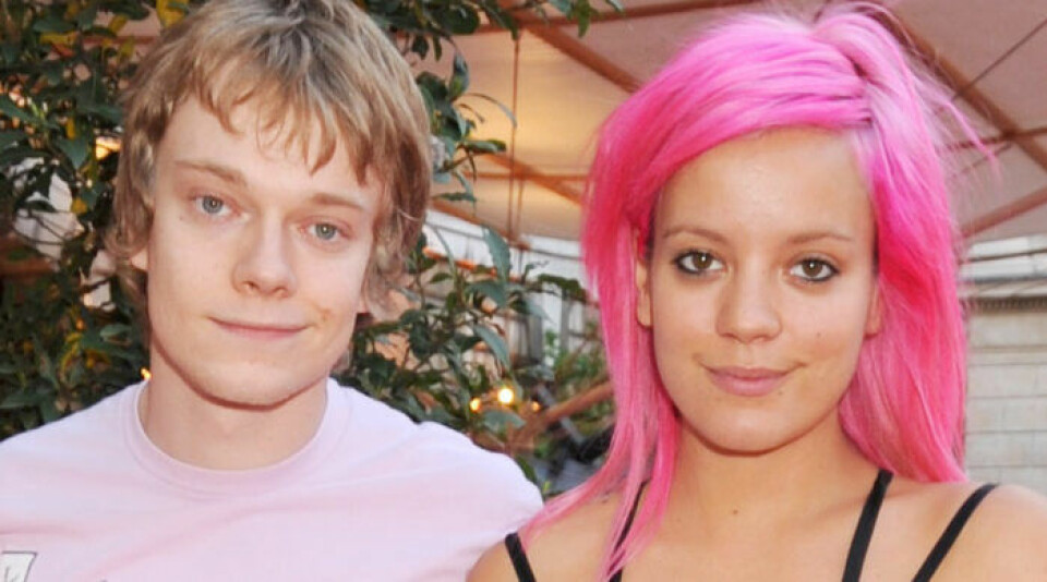 Syskonen Lily och Alfie Allen är båda offentliga personer. Syskonen Lily och Alfie Allen är båda offentliga personer.