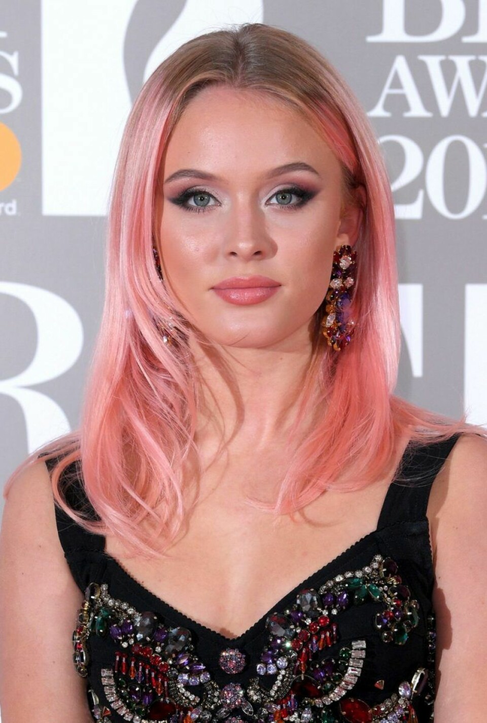 Zara Larsson med rosa hår 2017. Zara Larsson med rosa hår 2017.